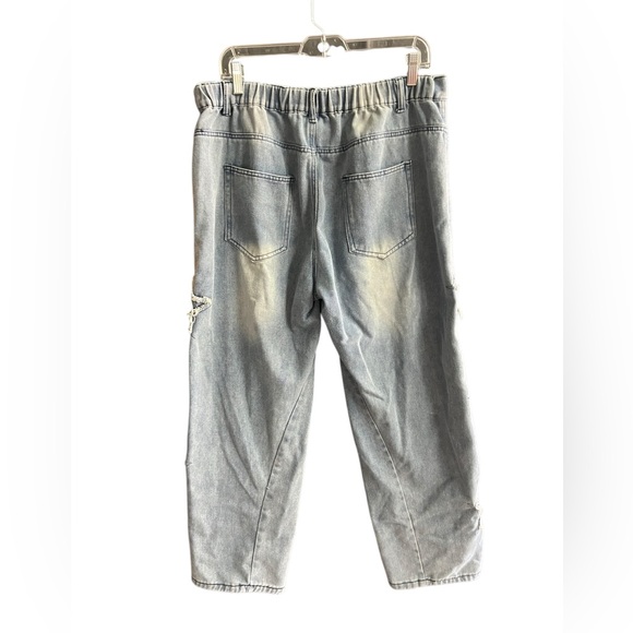 Distressed Star appliqué wide leg jeans - Picture 2 of 7